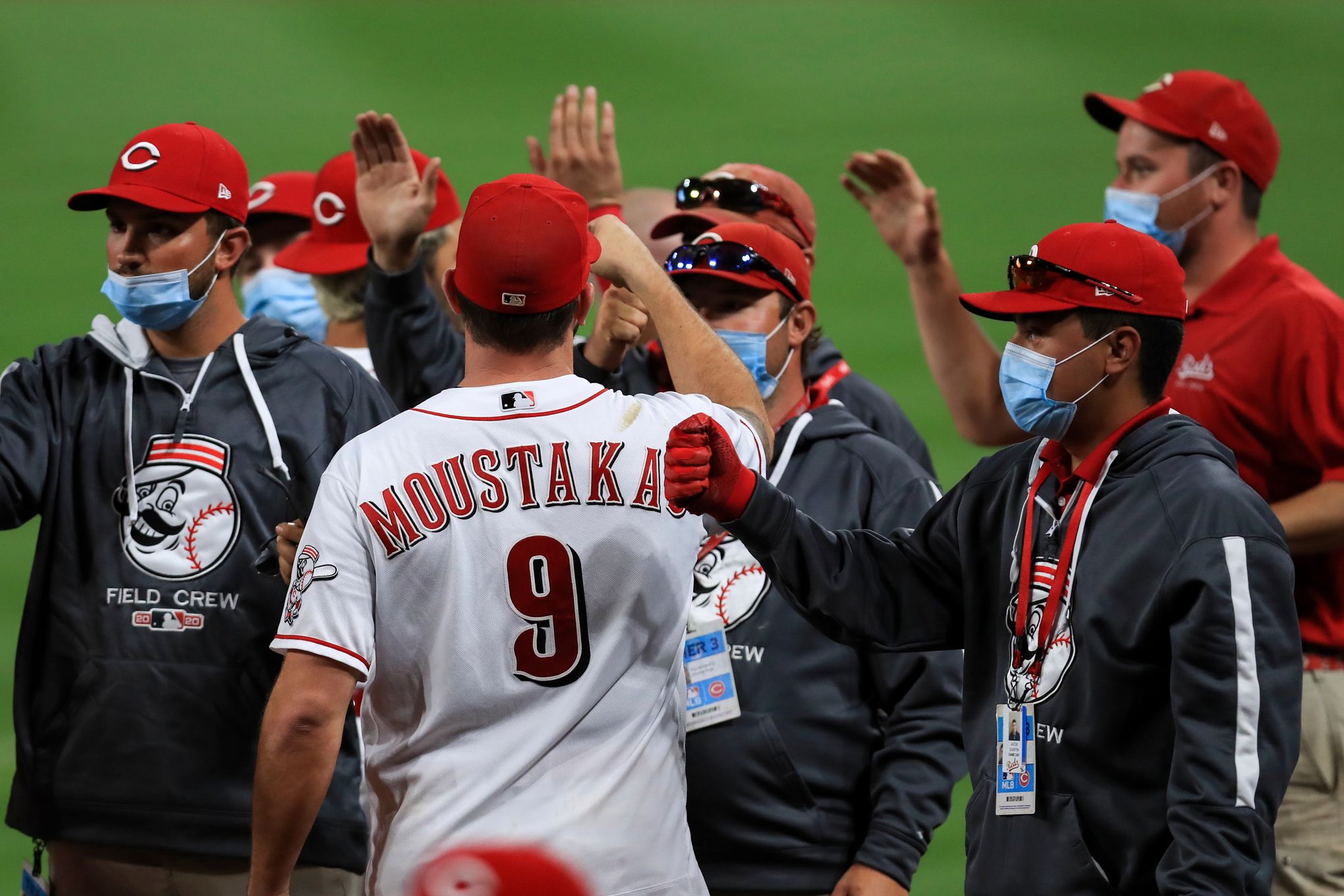 Trevor Bauer dominates to lead Cincinnati Reds to win in doubleheader