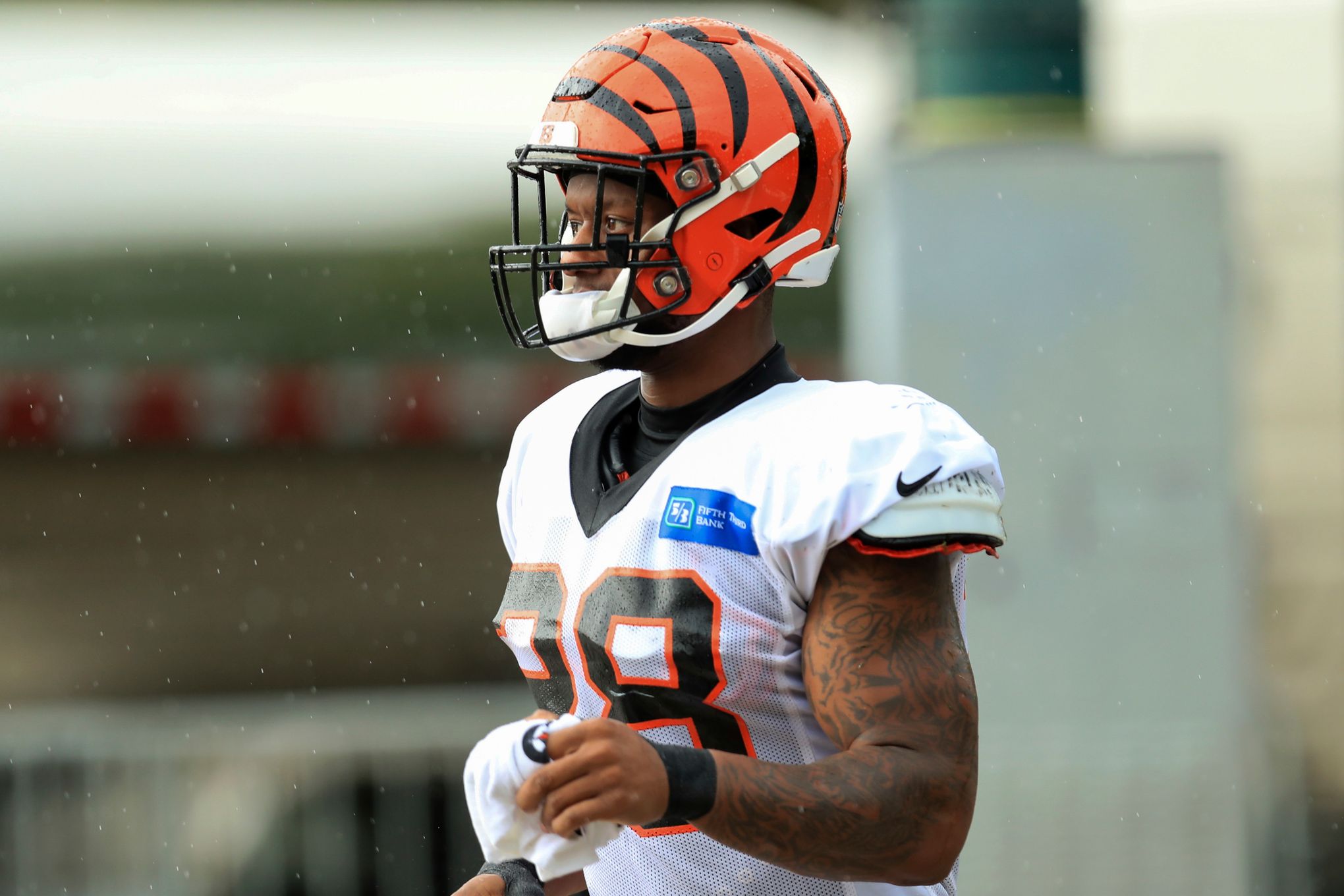 Bengals getting backlash over drafting Joe Mixon, RB who punched a