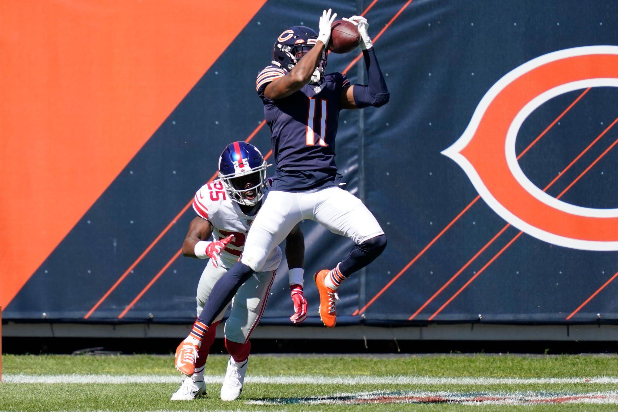 Saquon Barkley leads Giants past Bears despite QB injuries