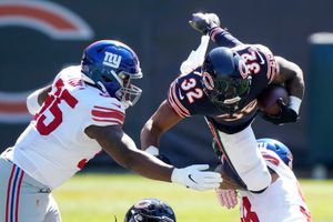 Trubisky 2 TD passes, Barkley hurt as Bears edge Giants - The San Diego  Union-Tribune