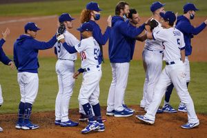 Los Angeles Dodgers clinch NL's top seed, 8th straight division title - ESPN