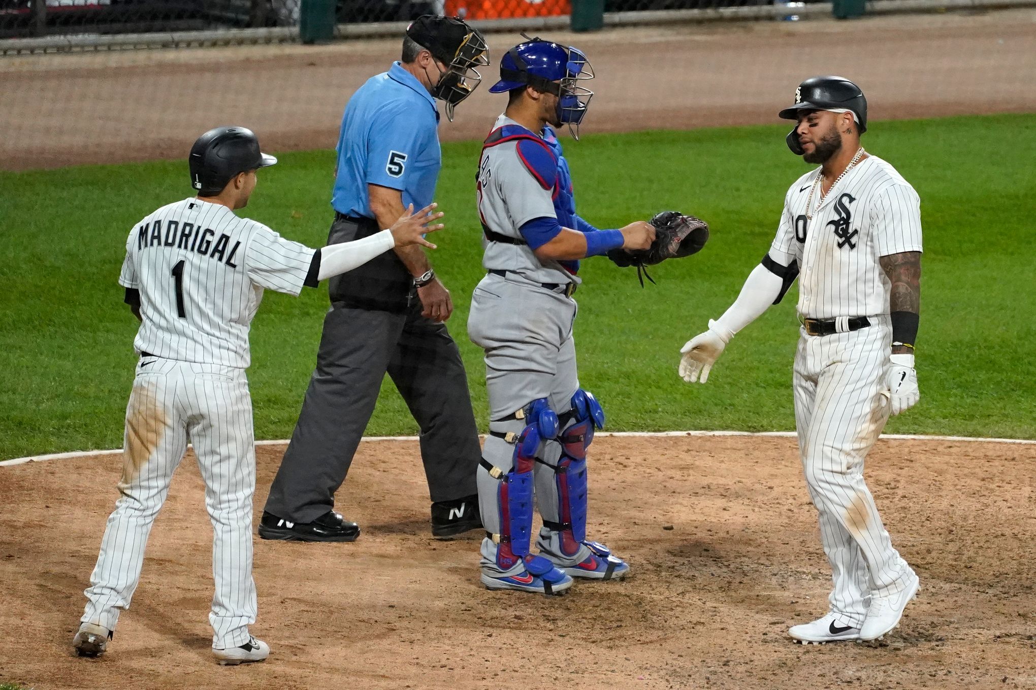 Willson Contreras congratulates brother on division title