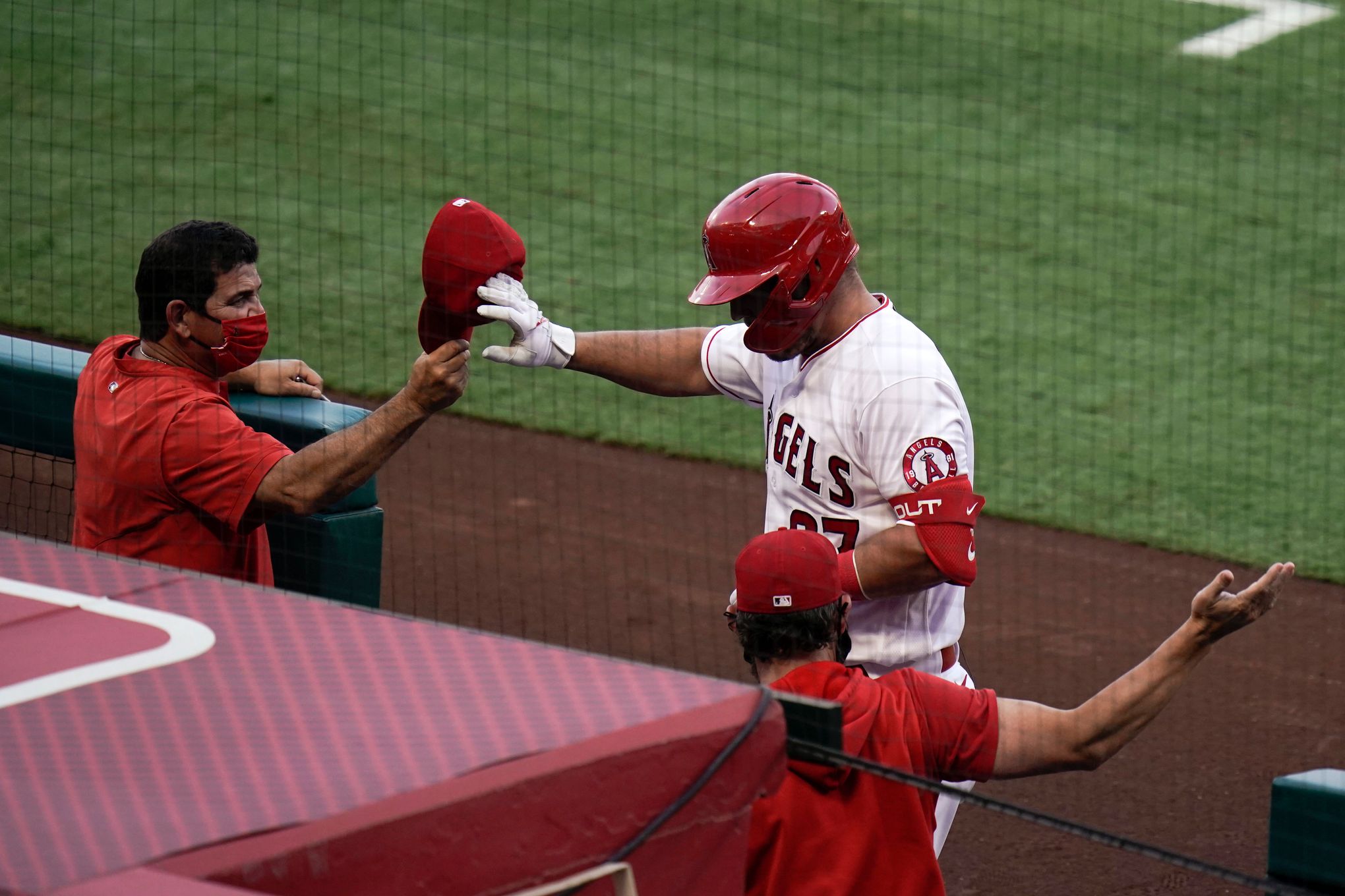 Josh Reddick Exits Astros vs. Angels with Elbow Injury Listed as