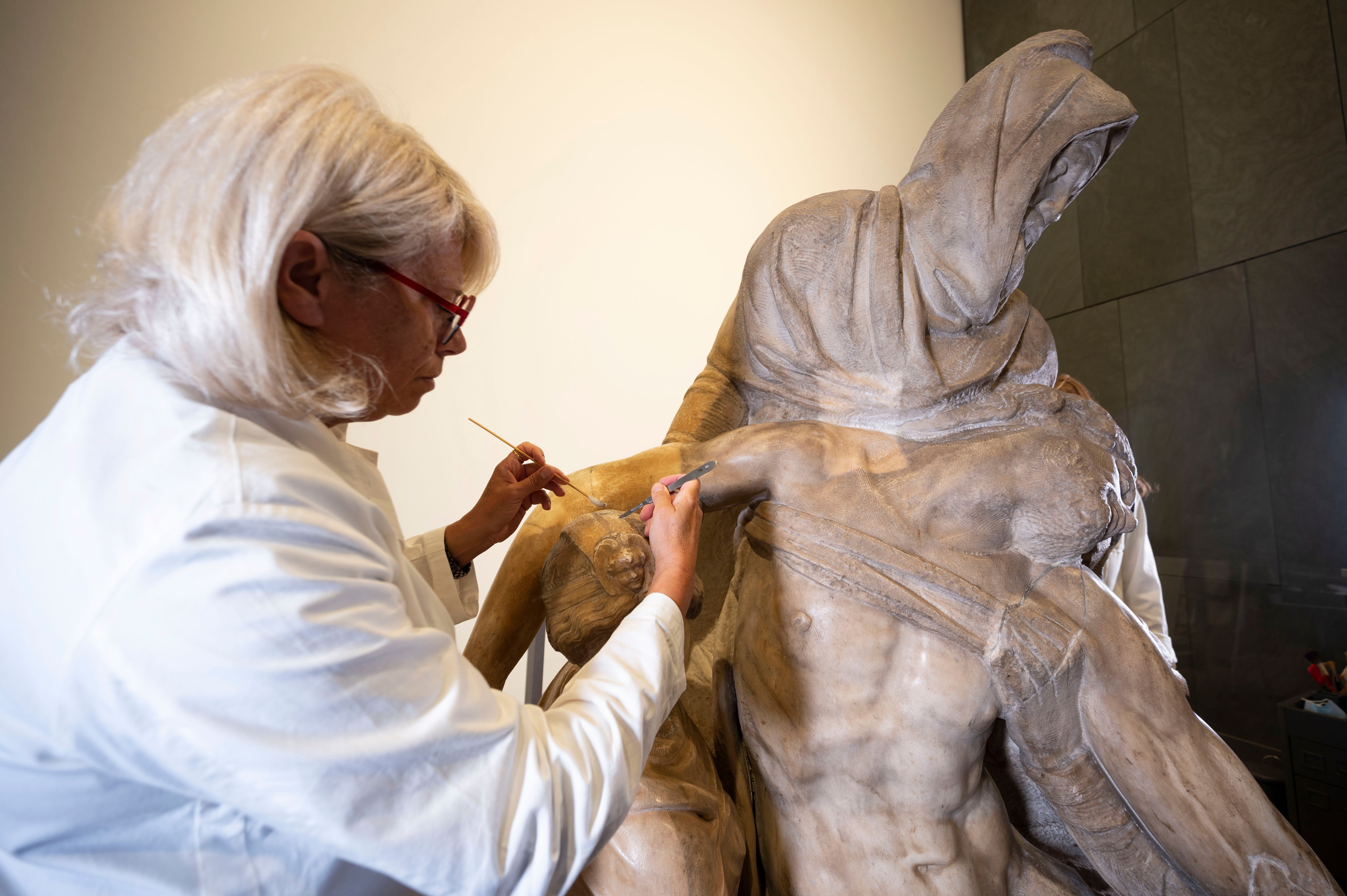 pieta okarina ⅣC Maestro Restorers uncover new details in a Michelangelo Pieta | The