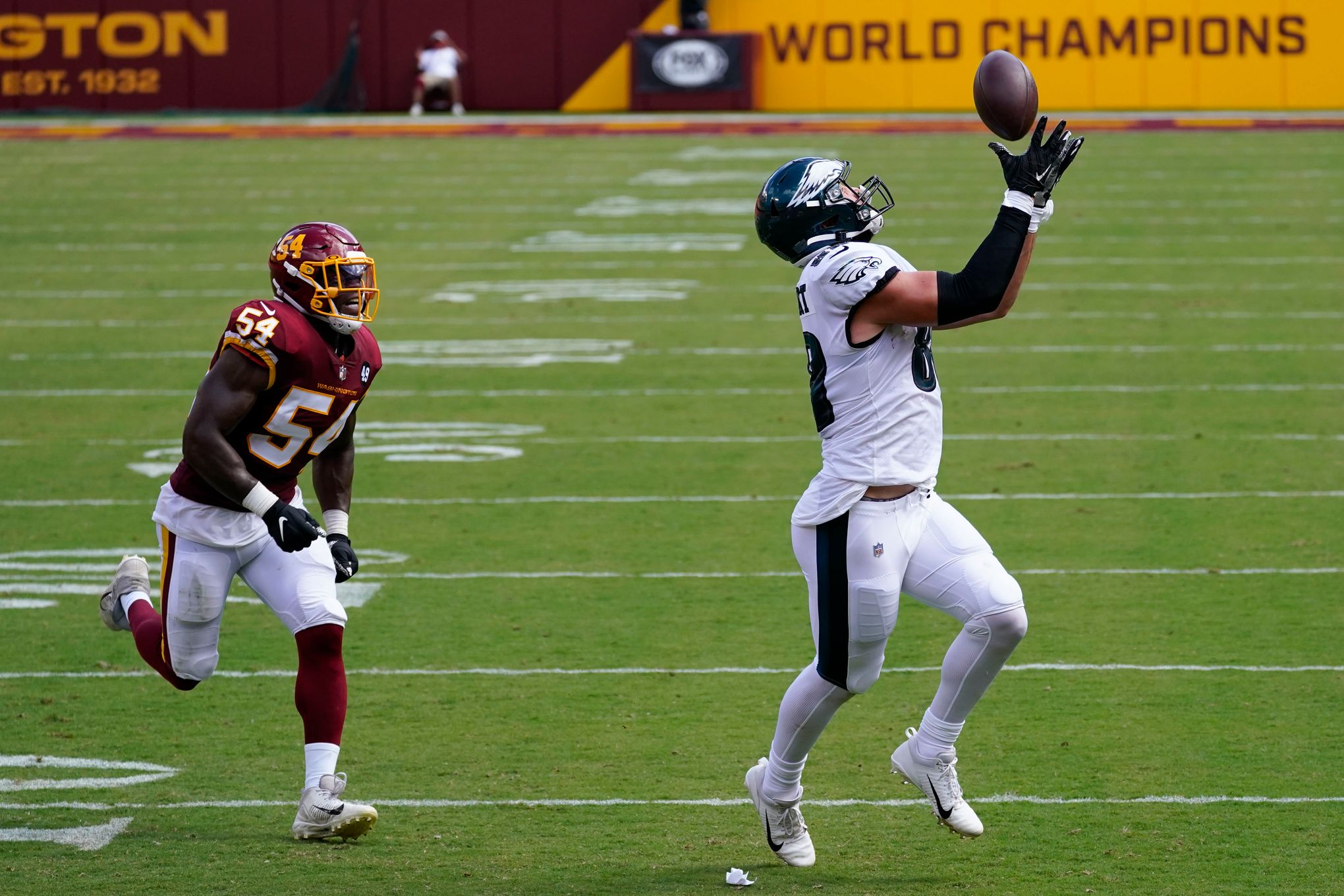 How long is Dallas Goedert out? Eagles TE heads to IR with shoulder injury