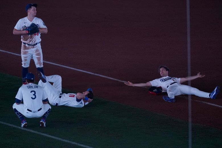 Lights out: Dodgers' power stays on, stadium power goes out