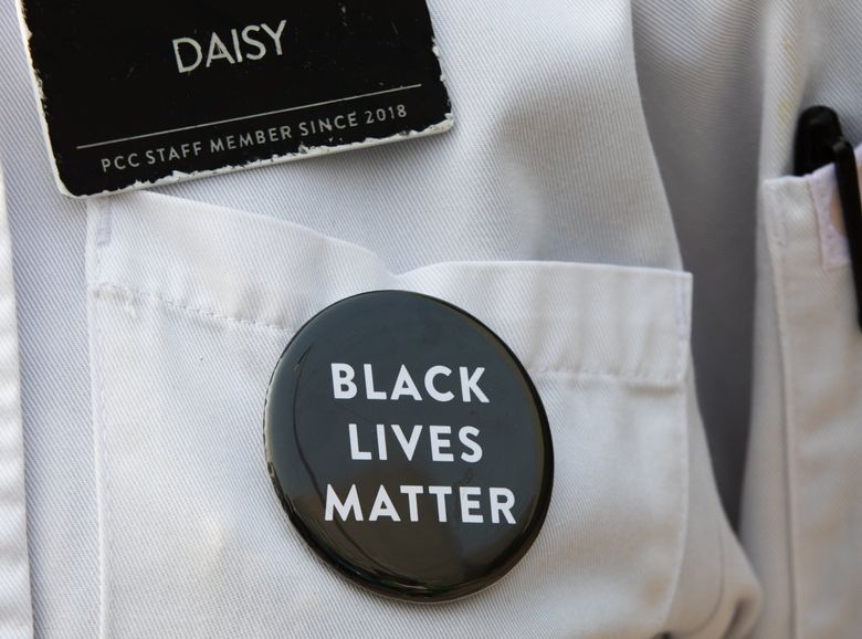 BLACK LIVES MATTER buttons in bulk