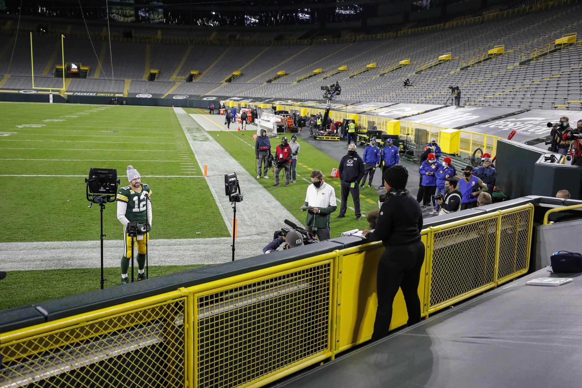 N.F.L. Fines Green Bay Packers and Aaron Rodgers for Covid Violations - The  New York Times