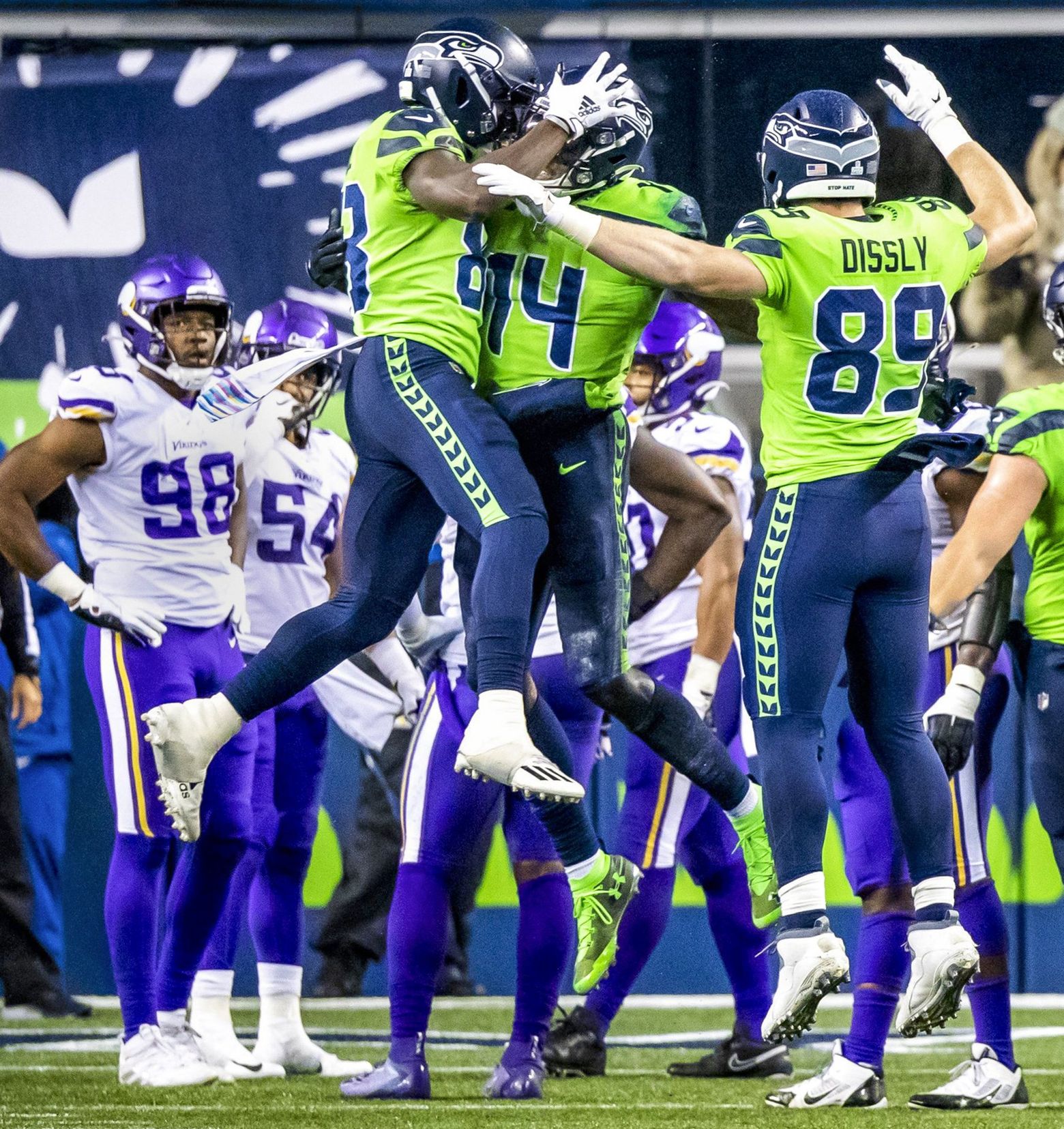 Two-minute thrill: Seahawks drive 94 yards for another late win and a 5-0  record