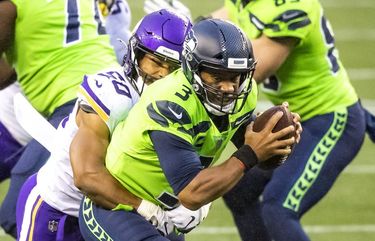 Late Russell Wilson magic gives Seahawks 27-26 win over Vikings