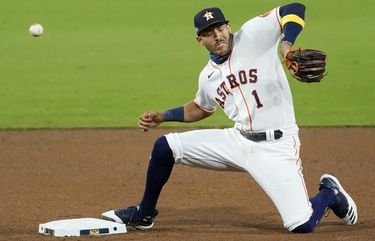 Altuve's throwing yips hurt Astros again in Game 3 of ALCS