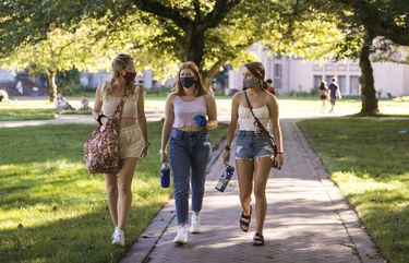 A group of University of Washington students walk down The Quad as students return to the campus and classes go online due to the coronavirus pandemic.
Tuesday, Sept. 29, 2020 215220