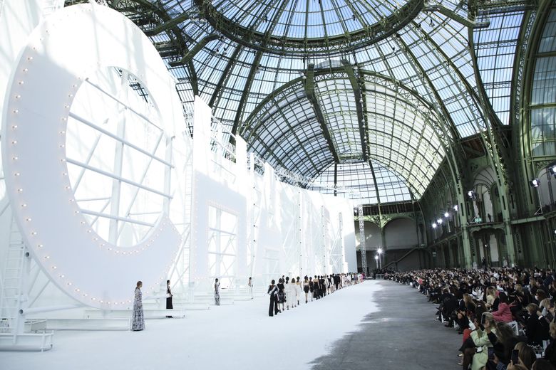 Demonstrere morfin hack Sunday Best: Chanel's Paris Fashion Week show at Grand Palais stirs  thoughts of Coco Chanel in Paris | The Seattle Times