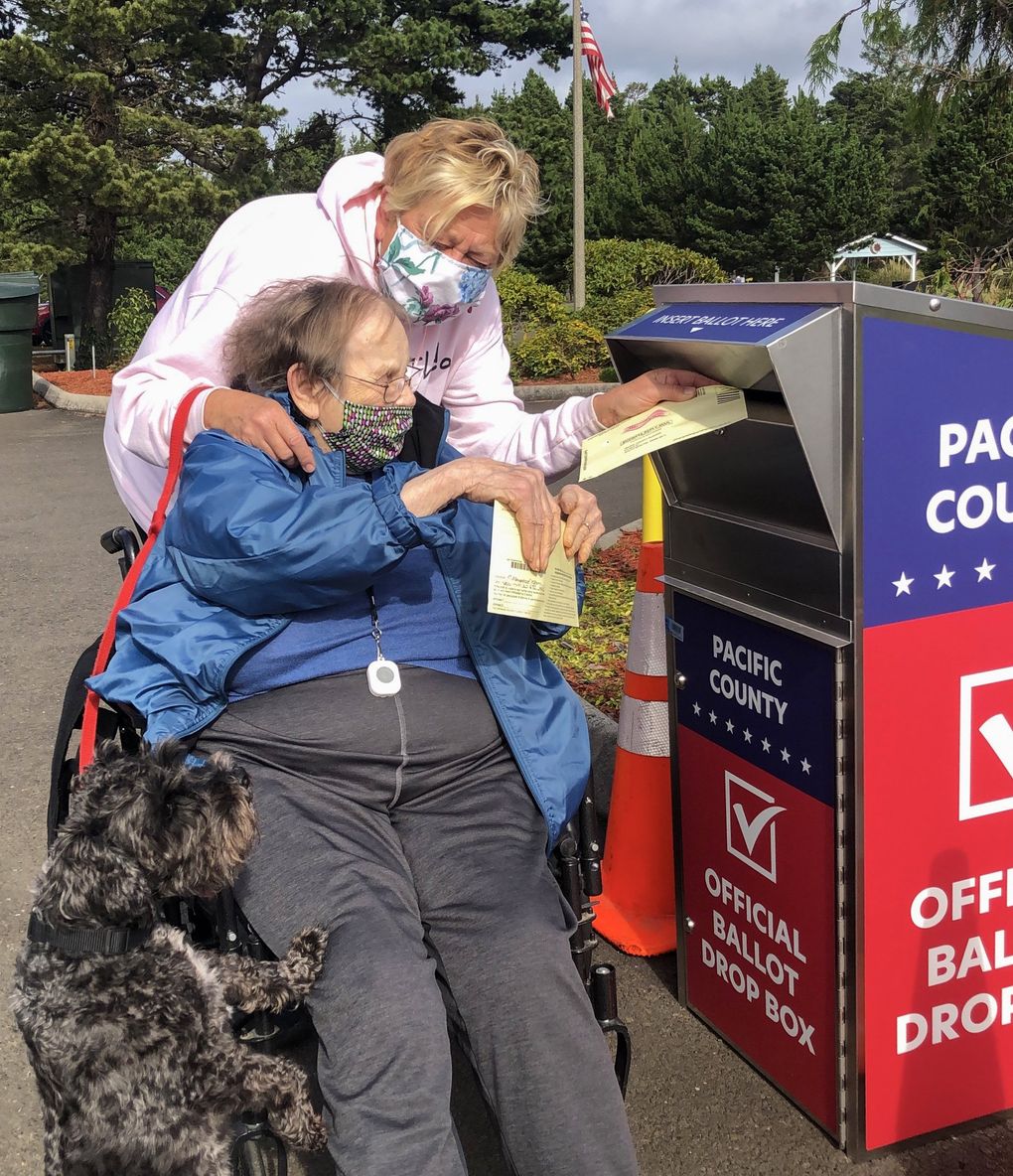 Pacific County chef Nancy Main helps her mother, E. Margaret Main, 95, turn in her ballot. (Courtesy of Nanci Main)