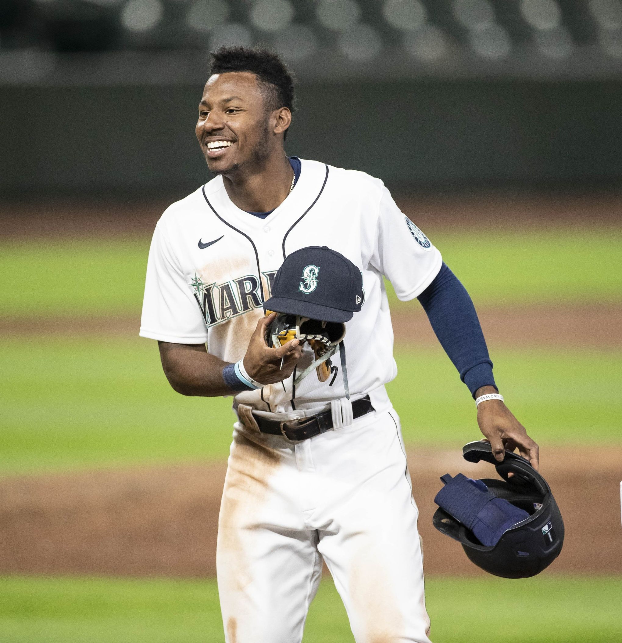 Mariners' Lewis named AL Outstanding Rookie by MLB players