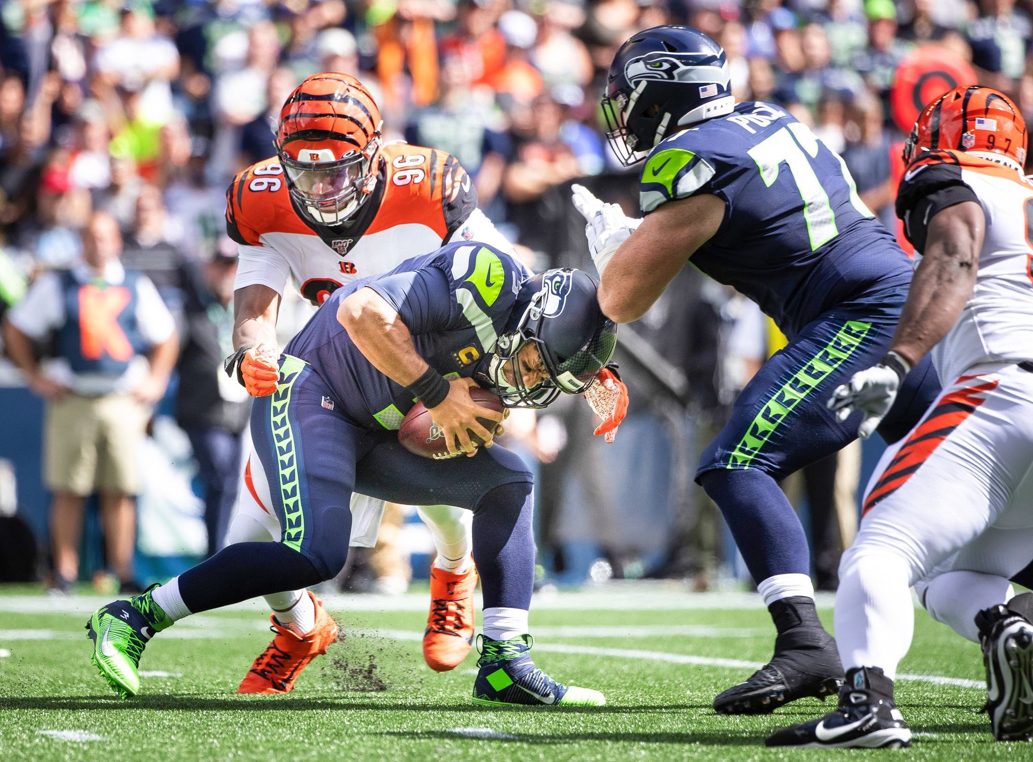 Bengals trade Carlos Dunlap to Seahawks after 'crazy' saga