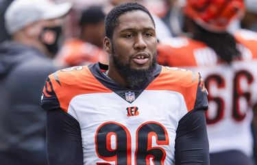 Carlos Dunlap hopes to be the missing piece for Seahawks