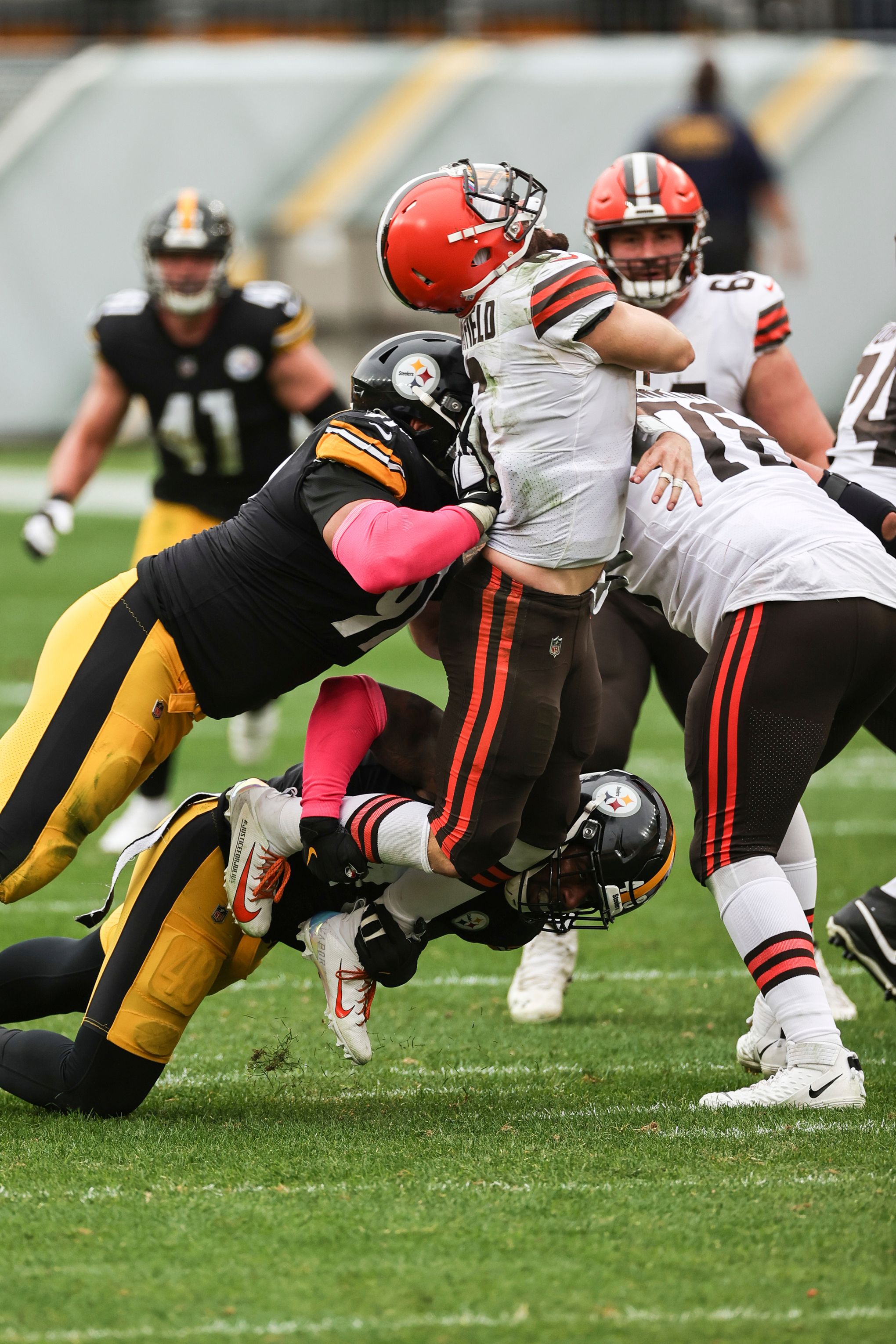 Chubb runs for two scores as Browns hold off Bengals, 35-30