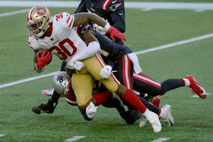 Jimmy Garoppolo shines in return to New England as 49ers crush Patriots 33-6