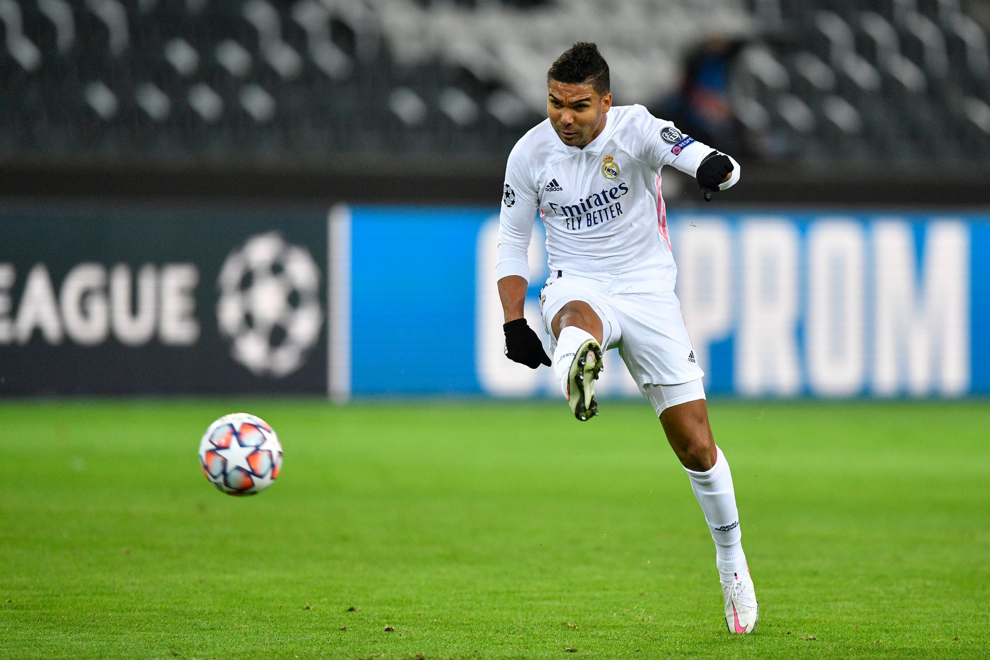 Casemiro's late goal saves draw for Real Madrid at Gladbach