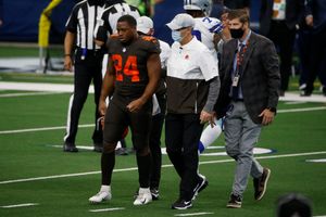 Nick Chubb, Austin Ekeler latest star running backs to get injured