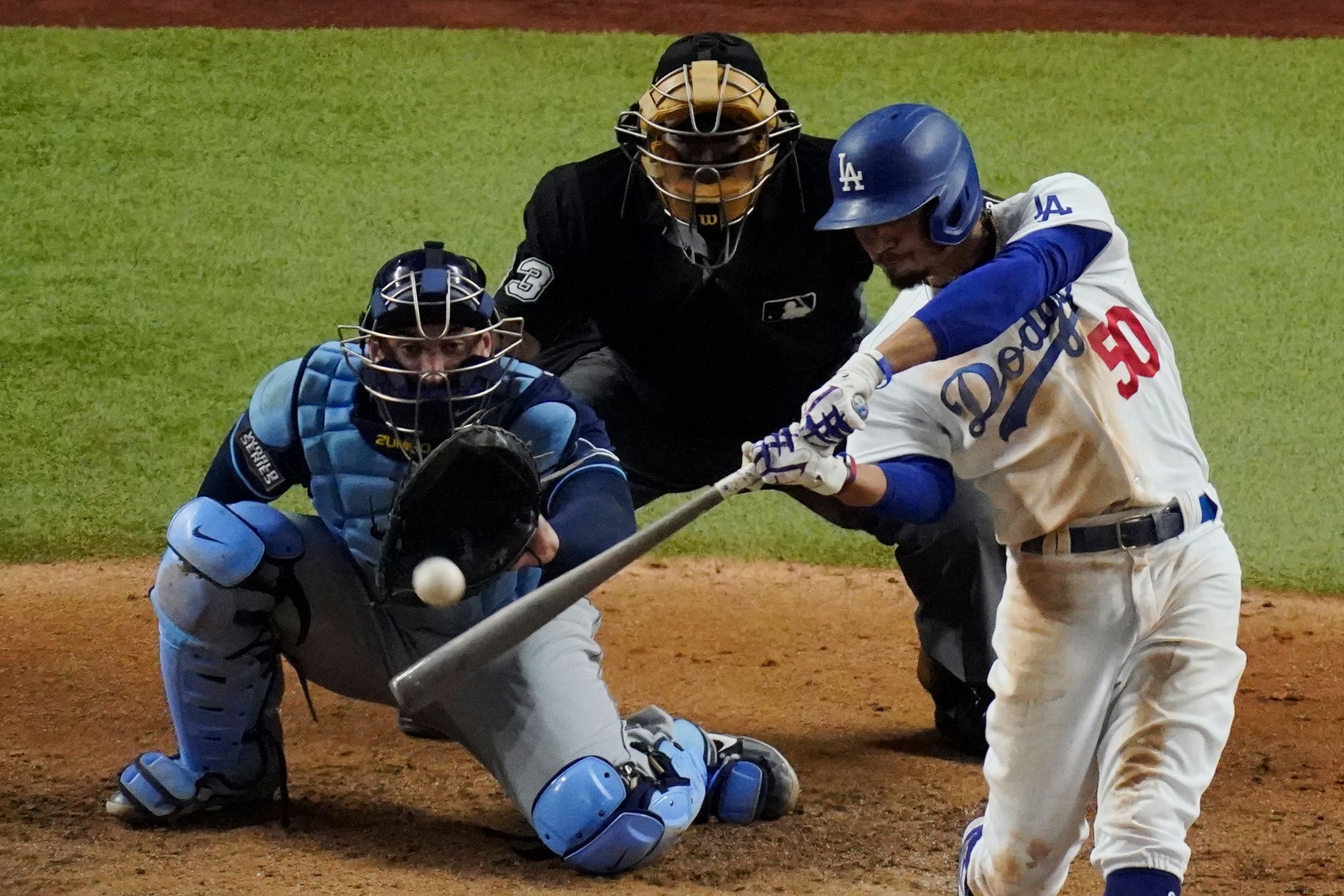 World Series 2018: Red Sox star Mookie Betts shows Dodgers what speed can  do in Game 1