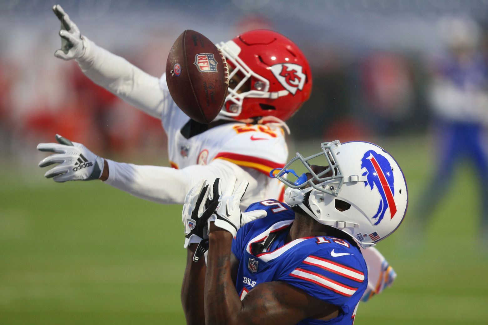 Kansas City Chiefs Defensive Back Juan Thornhill (22) stretching