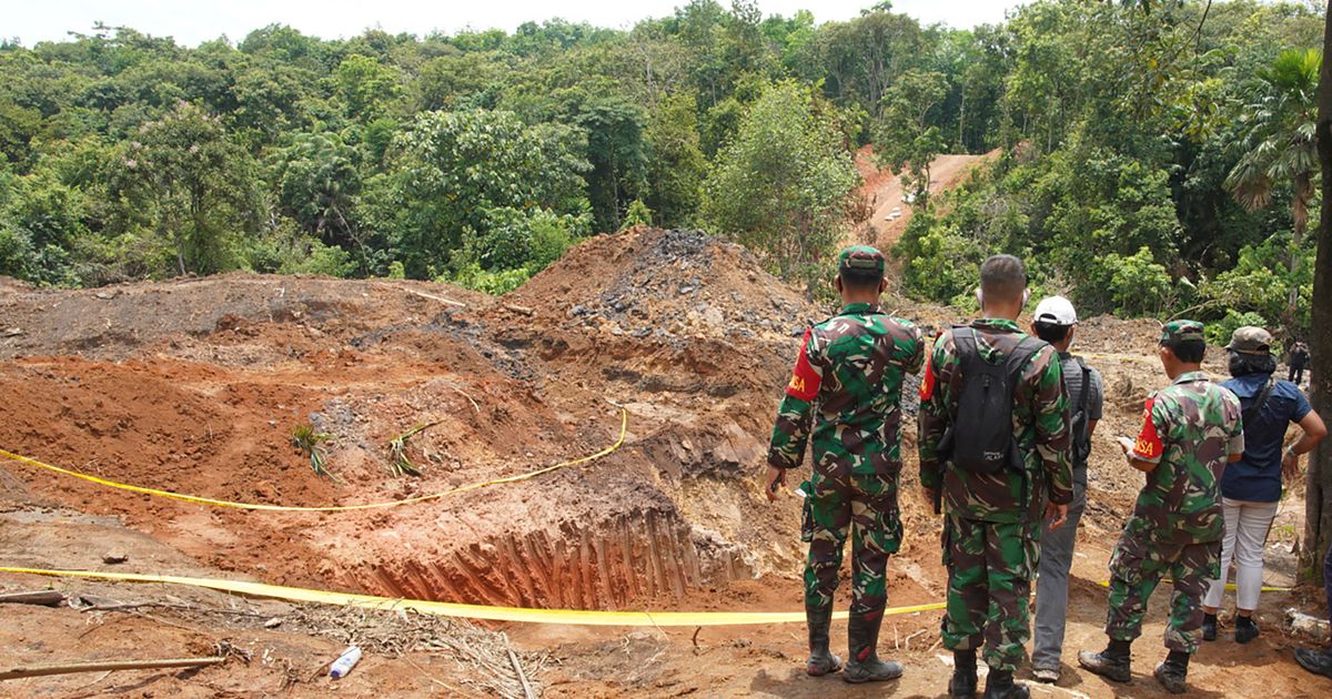 Heavy rain causes landslide in Indonesia, killing 11 miners | The ...