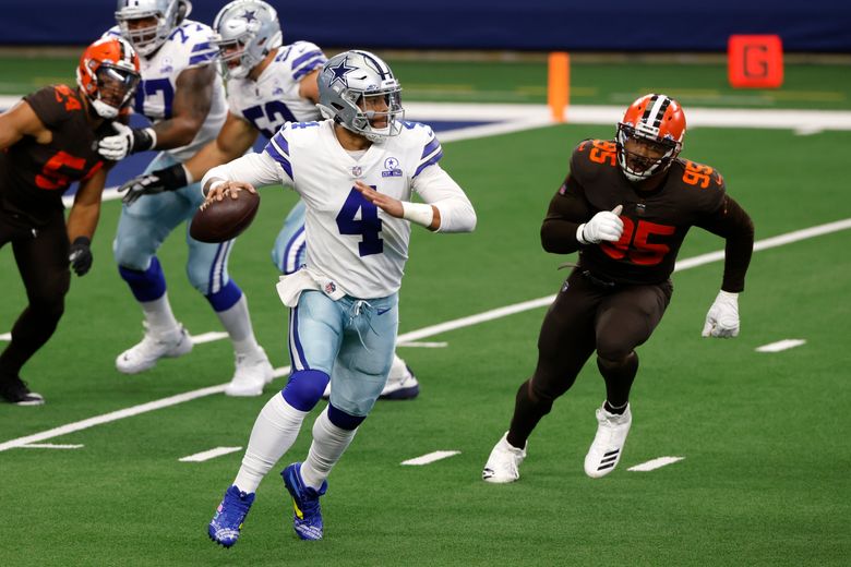 Cleveland Browns defensive end Myles Garrett (95) pursues a play