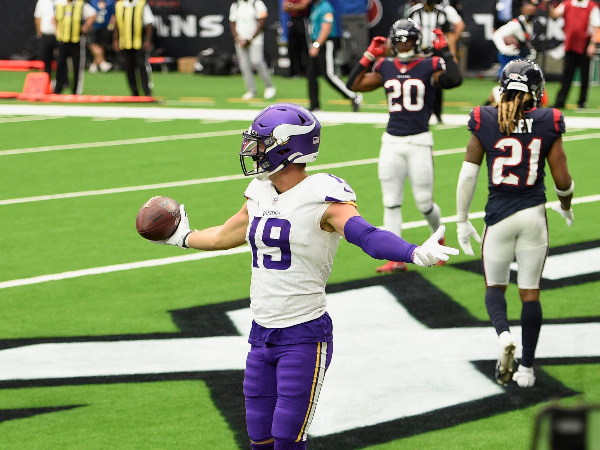 Minnesota Vikings: How Adam Thielen's absence matters vs. Panthers