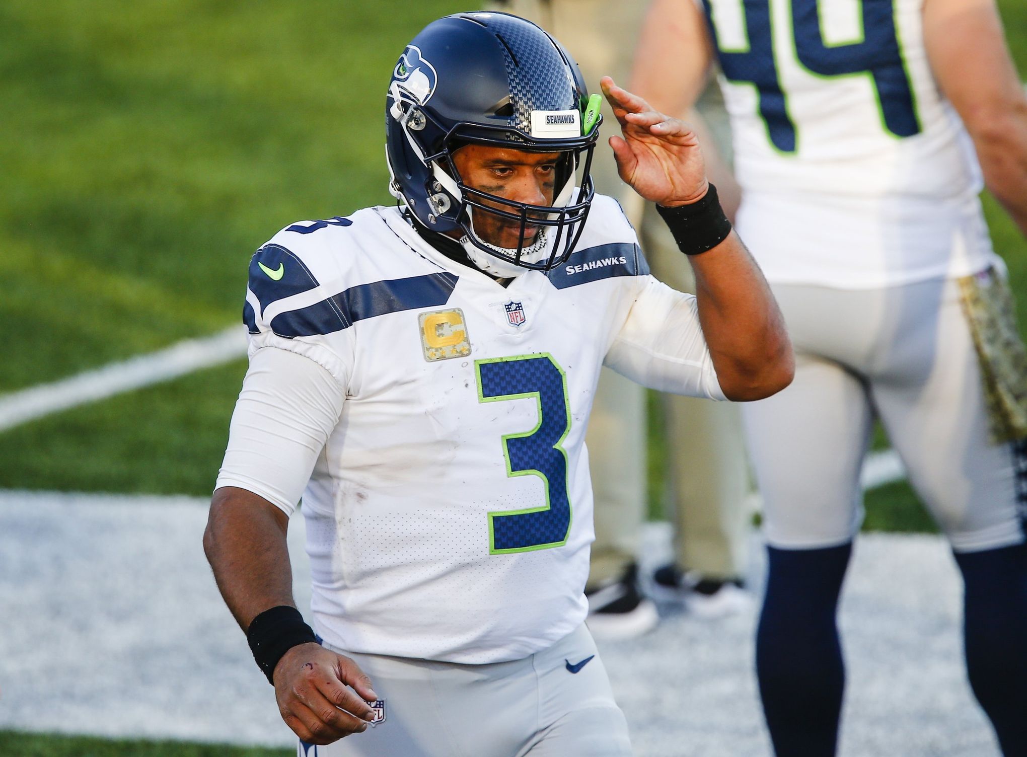 Russell Wilson Grip – Documenting QB Grip History