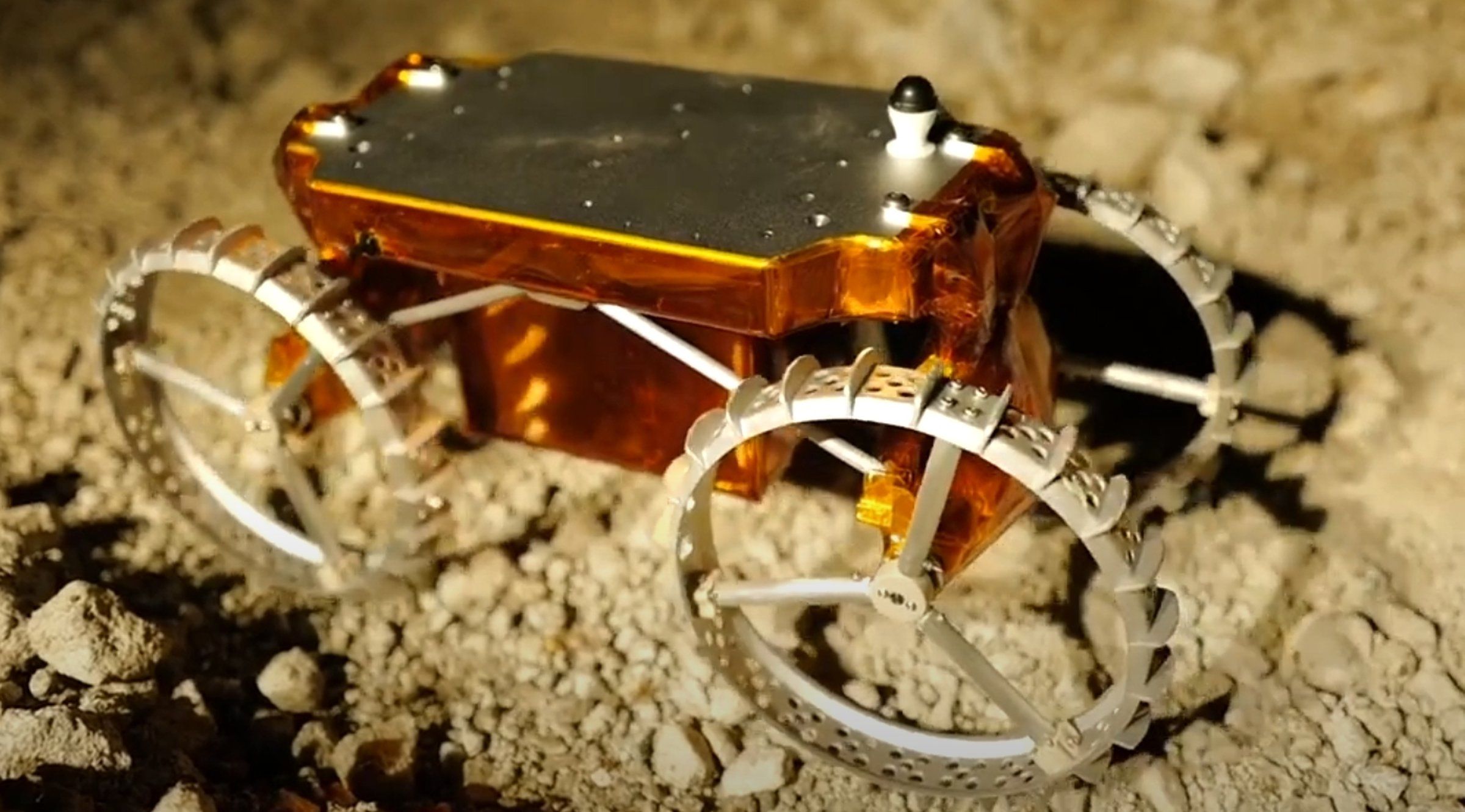 MECHANICAL MOON ROBOT ロビー Mechanical Moon Robot is a cool GIANT