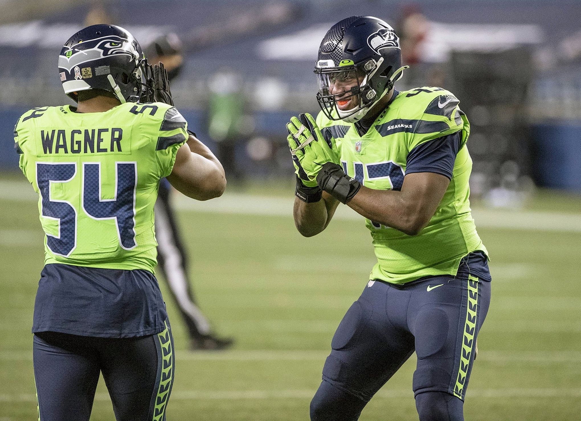 How media, former Seahawks and fans are reacting to Seattle's win