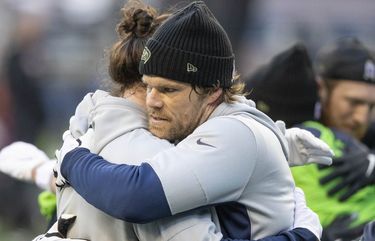 Seahawks' Greg Olsen suffers plantar fascia tear