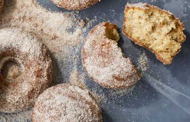 FILE — Baked apple cider doughnuts in New York on Sept. 24, 2018. You can bake these fall-winter treats in a doughnut pan — or even a muffin tin. Food Stylist: Simon Andrews. (John Kernick/The New York Times) XNYT29
