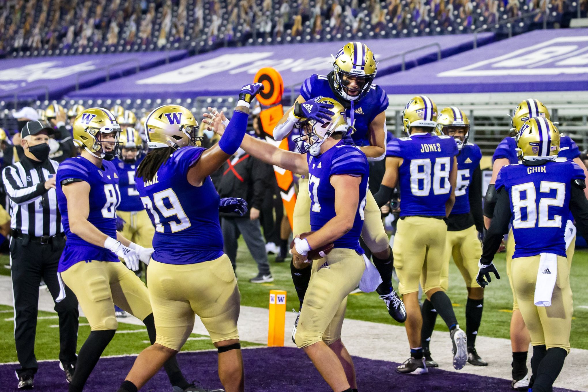 Huskies GameCenter: Live updates, highlights, how to watch, stream