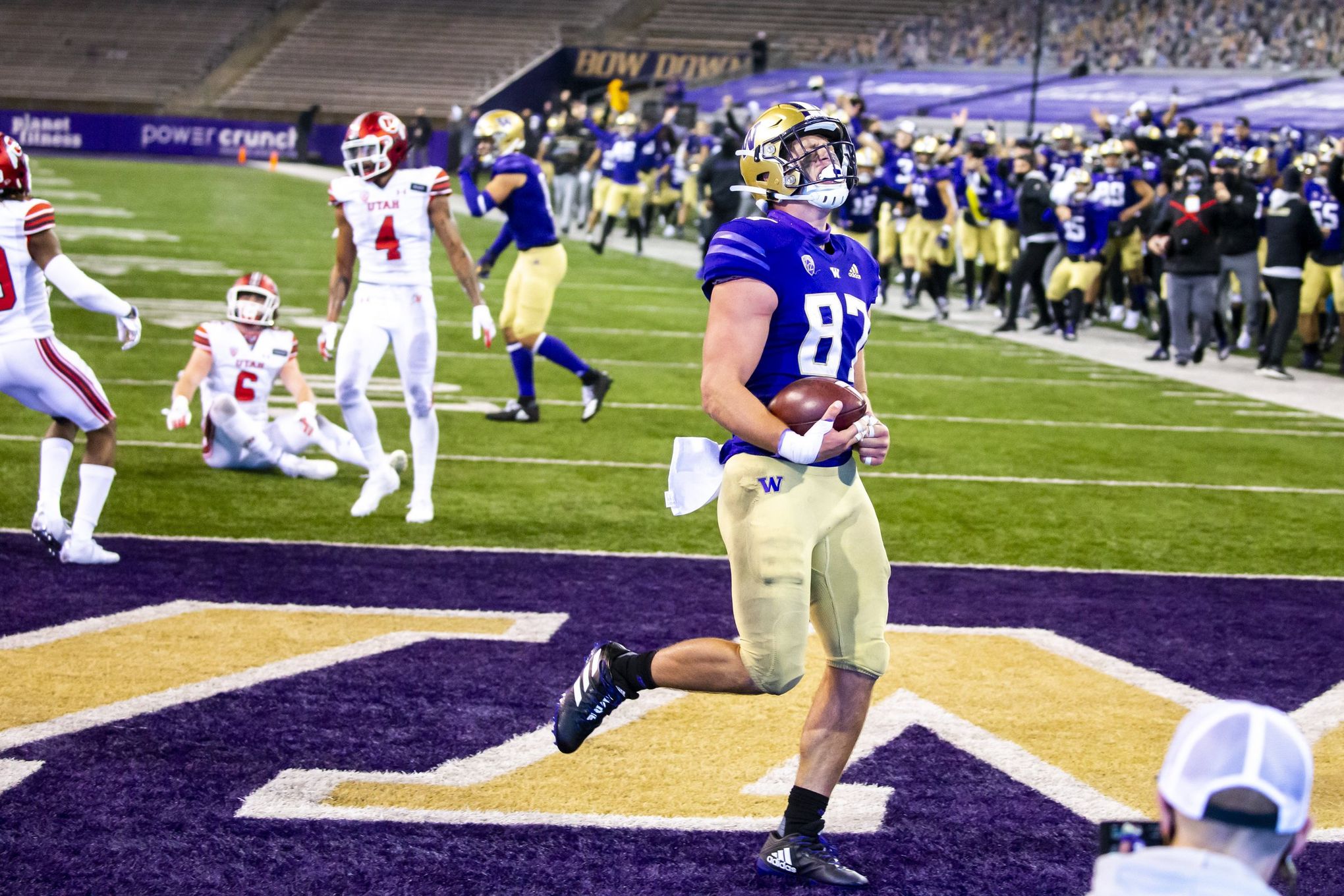 The #Seahawks met with #UW TE Cade Otton at the NFL Combine