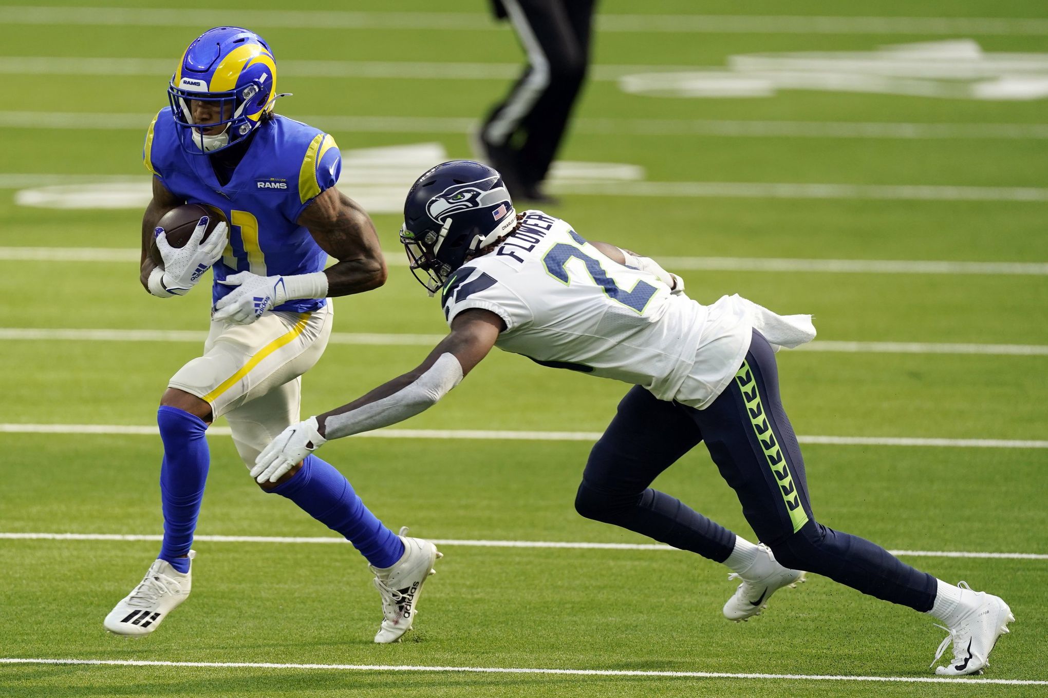 Seattle Seahawks activate Brandon Shell from reserve/COVID-19 list, expect  to have starting O-line for wild card playoff 