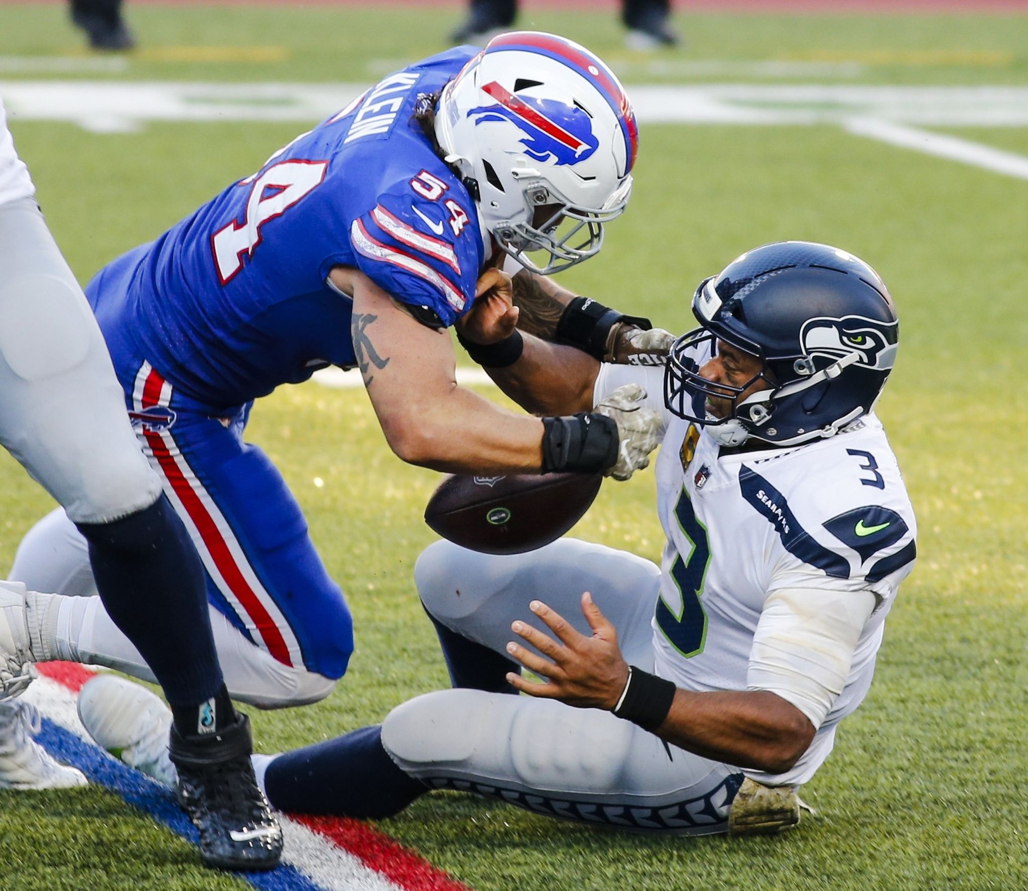 Defenseless defeat: Russell Wilson goes cold vs. Bills as Seahawks allow  most points in Pete Carroll era