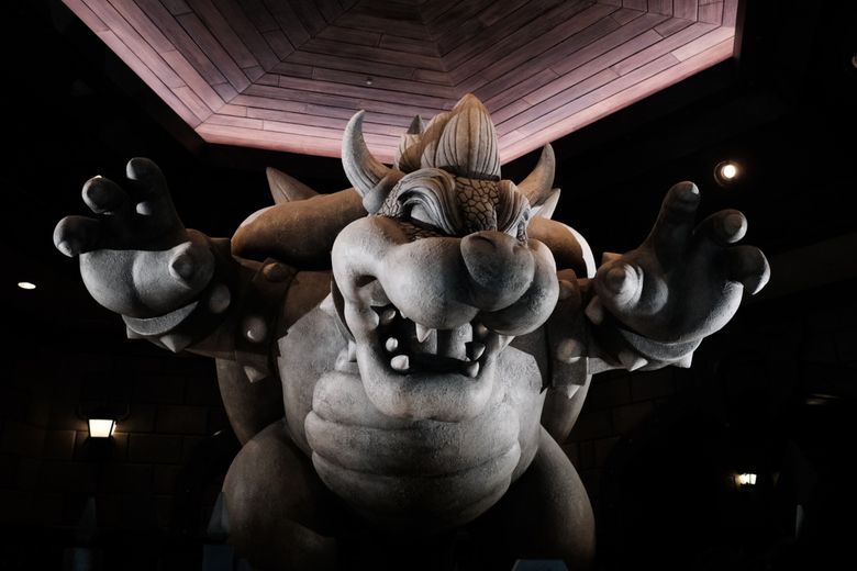 Super Mario Bowser Statue