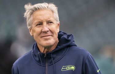 Pete Carroll signs contract to stay with Seahawks through 2025 season ...