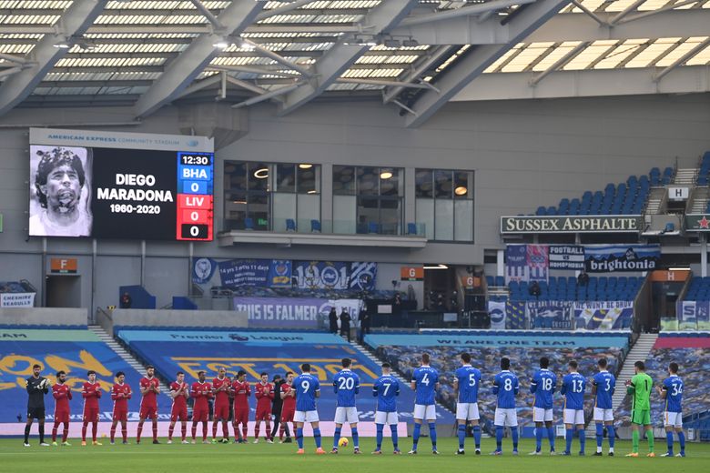 Napoli players don Diego Maradona's No. 10 jersey in tribute