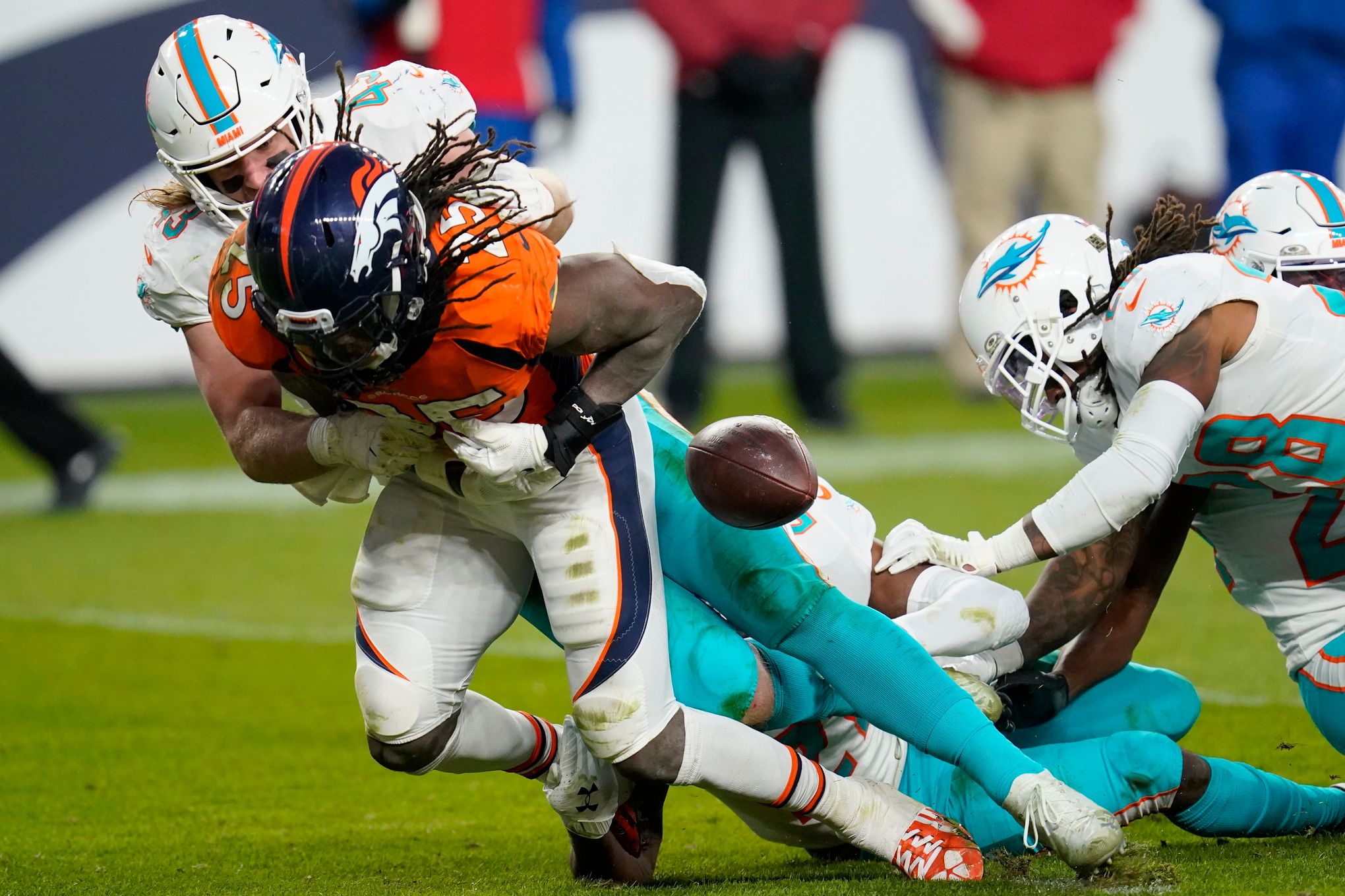 Miami Dolphins outside linebacker Andrew Van Ginkel (43) in