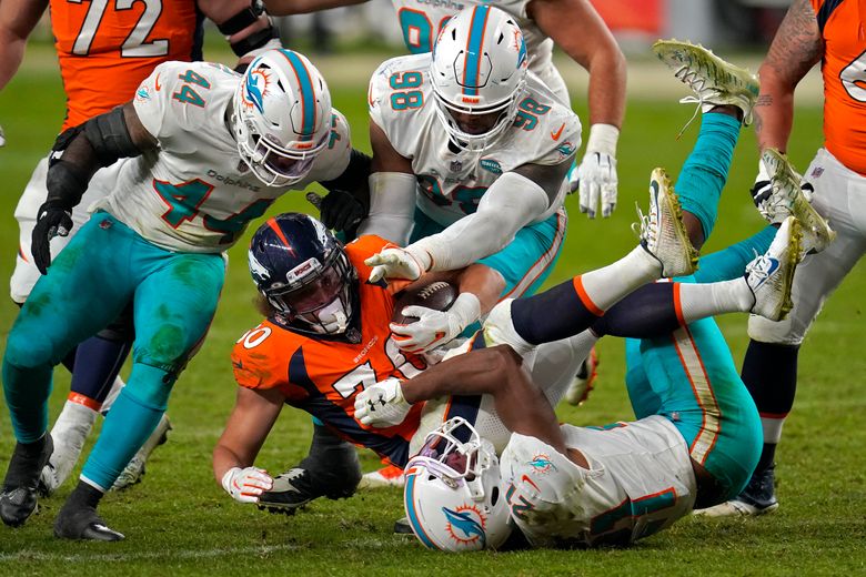 Miami Dolphins defensive tackle Raekwon Davis (98) is introduced