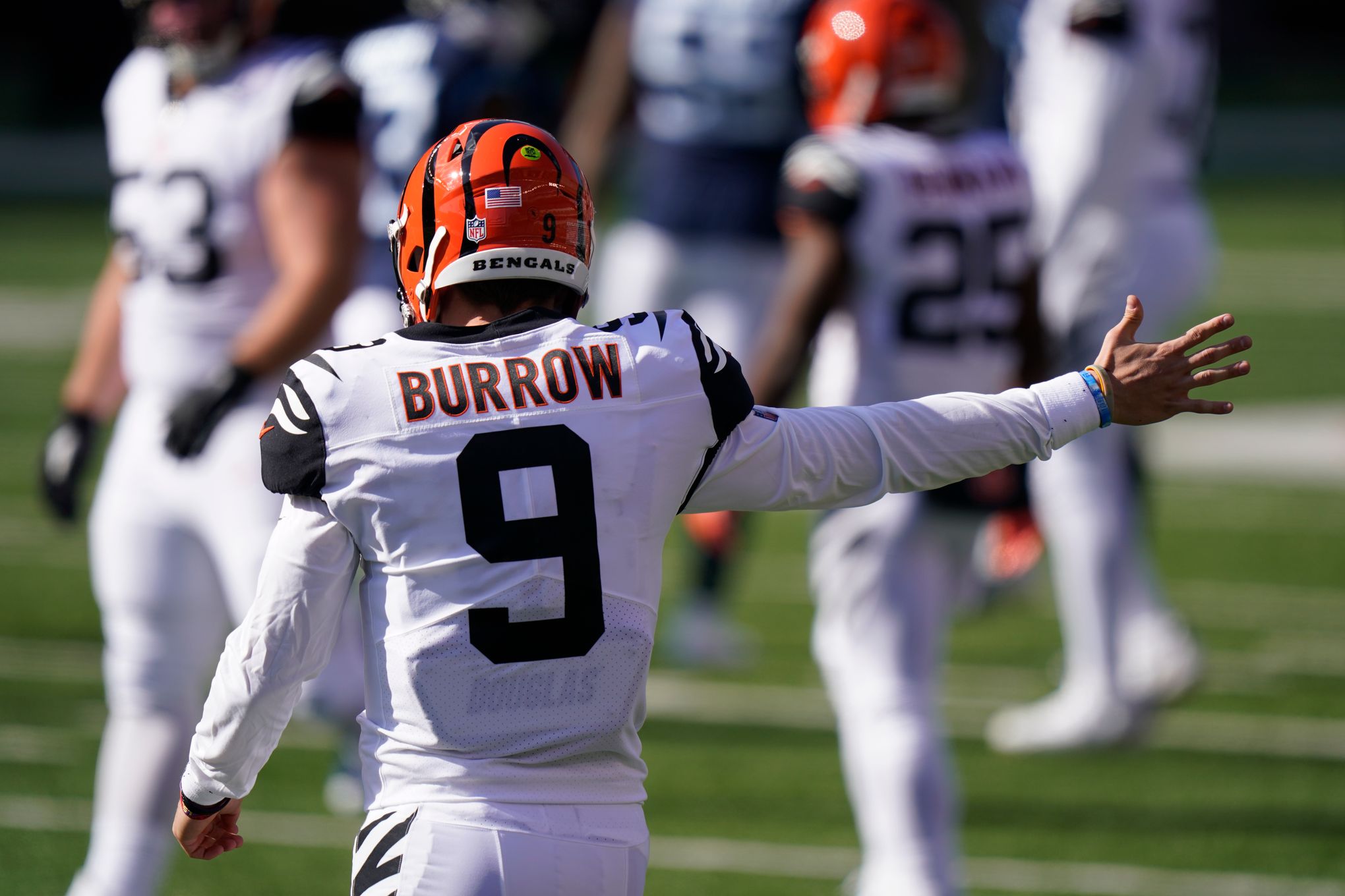 Bengals Line Up Titans To Take 17-7 Half-Time Lead