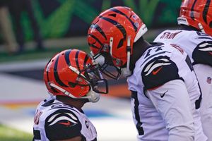 Bengals start fast, find combination to close out Titans - The San