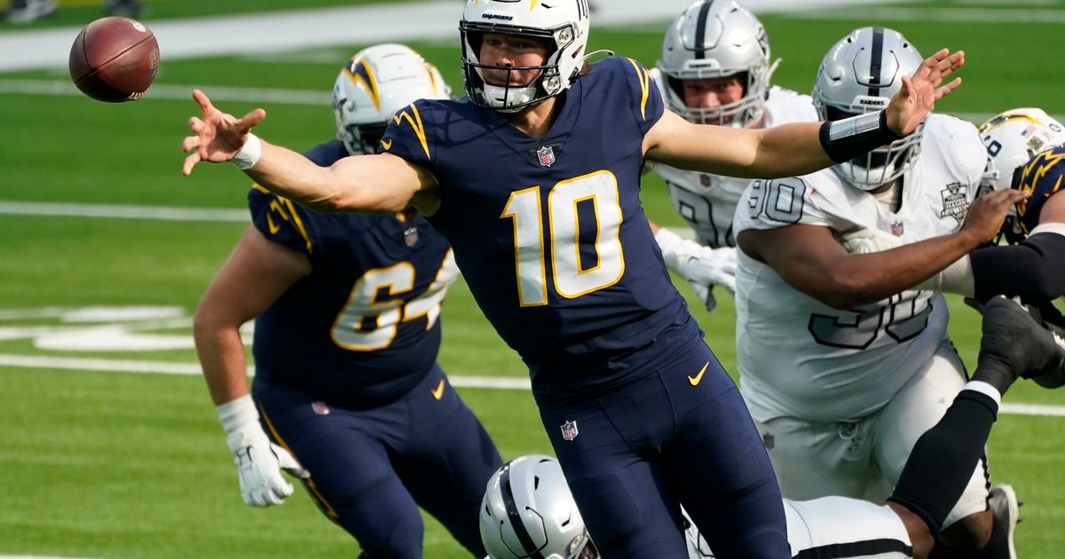 Justin Herbert accounts for three TDs but it's not enough as the Los  Angeles Chargers lose to the Tua Tagovailoa and the Miami Dolphins 