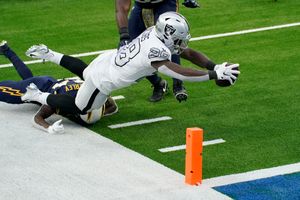 No catch: Raiders outlast Chargers after replay review