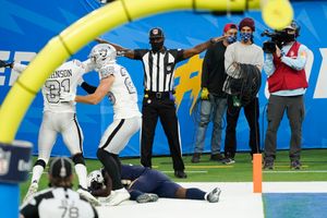 No catch: Raiders outlast Chargers after replay review