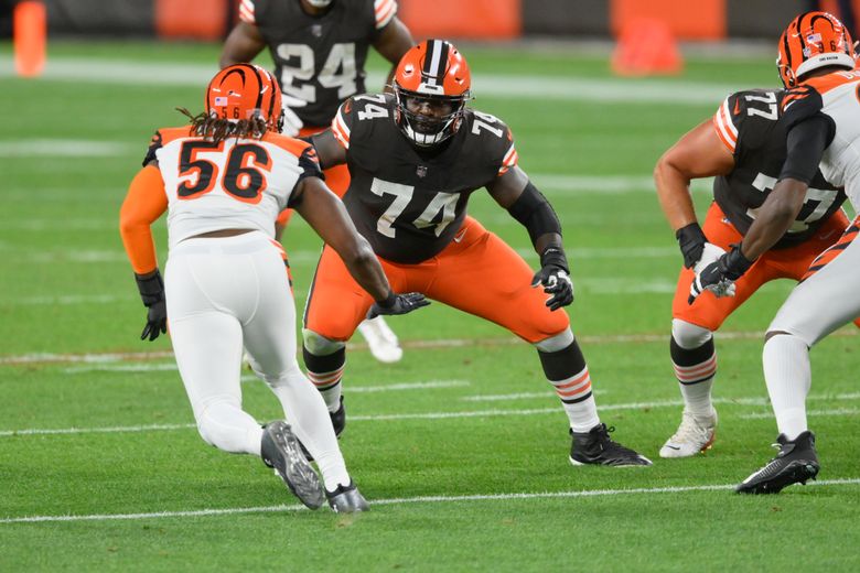 Browns place Chris Hubbard on COVID-19 list, game vs. Texans on